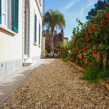 Appealing In With Terrace Apartman