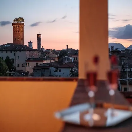 Appealing In With Terrace Apartman