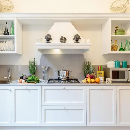 Appealing In With Terrace Apartman